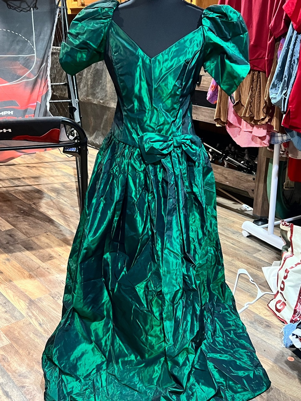 Emerald Green Puff-Sleeve Evening Gown